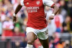 华体会皇马赞助商-阿森纳球员新造型曝光，备战新赛季蓄势待发